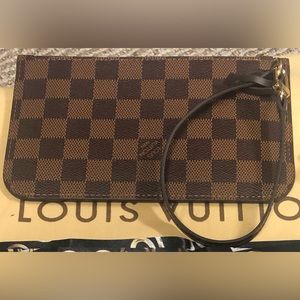 NWOT Louis Vuitton Wristlet/ Pochette